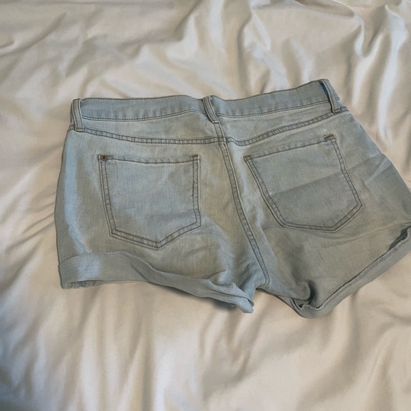 Old navy boyfriend shorts - Picture 3 of 6